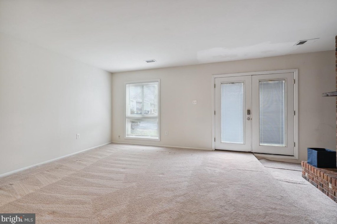 240 Cottage Rd, Dulles VA  20164-1334 exterior