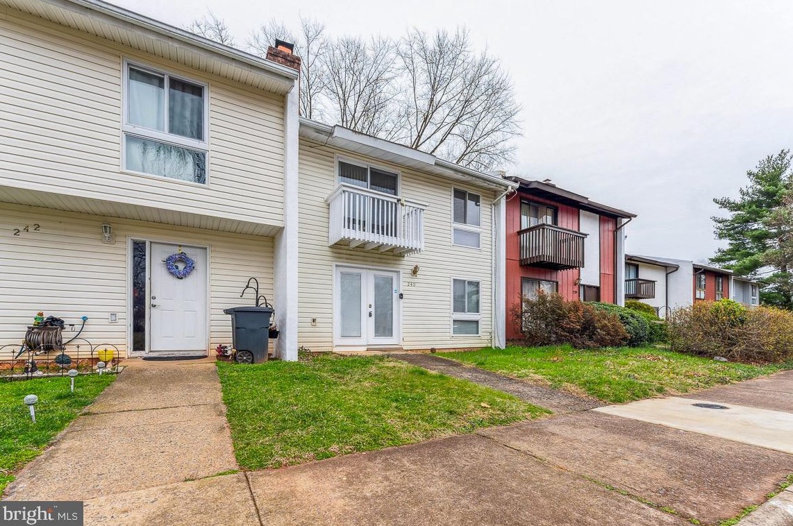 240 N Cottage Rd, Dulles, VA 20164