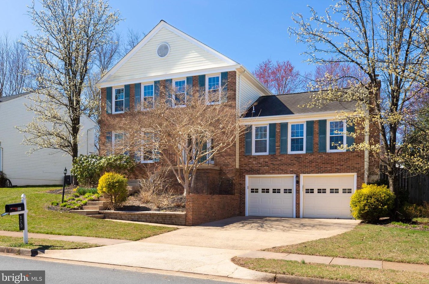 109 Country Rd, Dulles, VA 20165