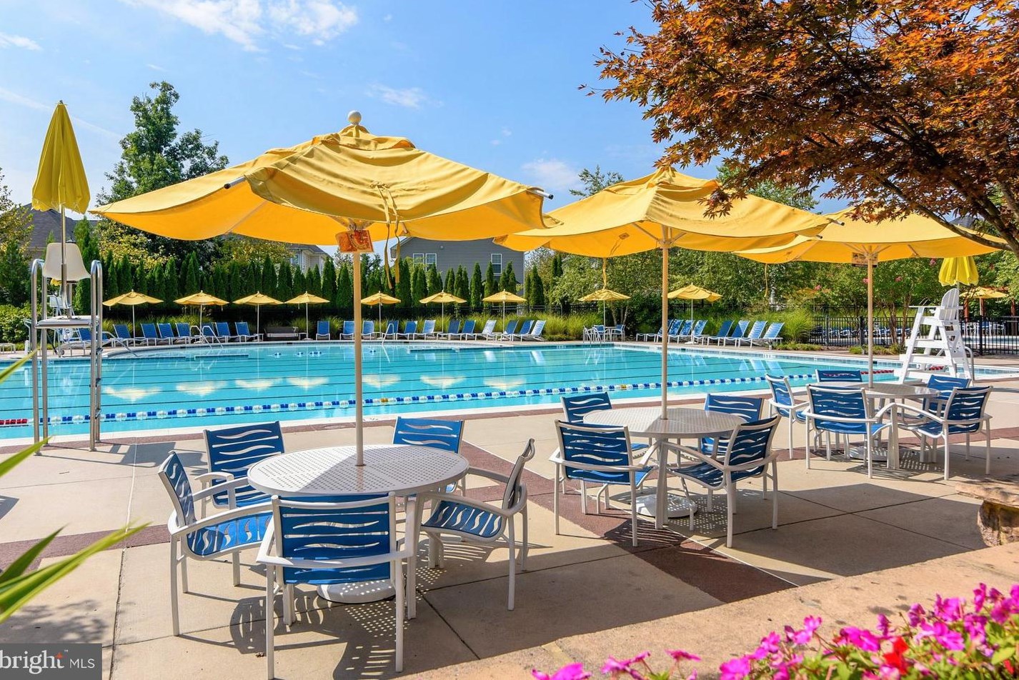 25129 Cutgrass Ter, Stone Ridge VA 20105-5639 exterior