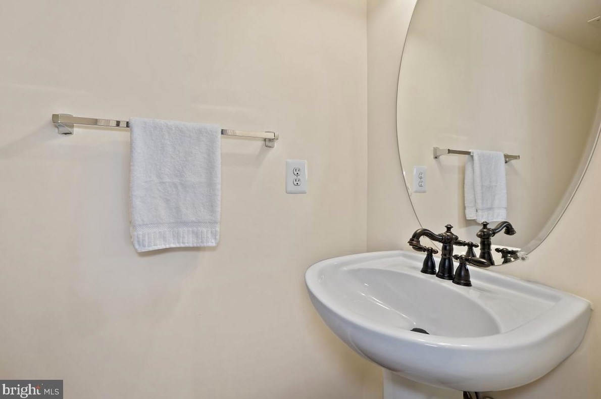 25129 Cutgrass Ter, Stone Ridge VA 20105-5639 exterior