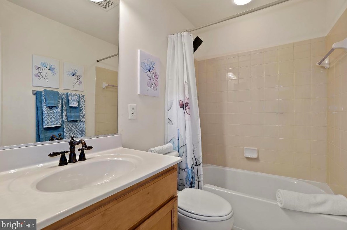 25129 Cutgrass Ter, Stone Ridge VA 20105-5639 exterior