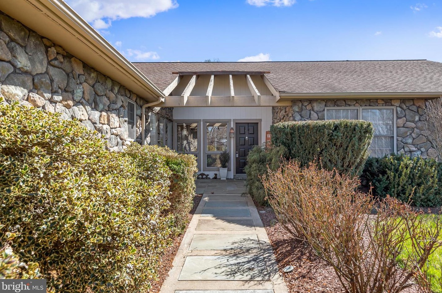 39048 Piggott Bottom Rd, Hamilton, VA 20158