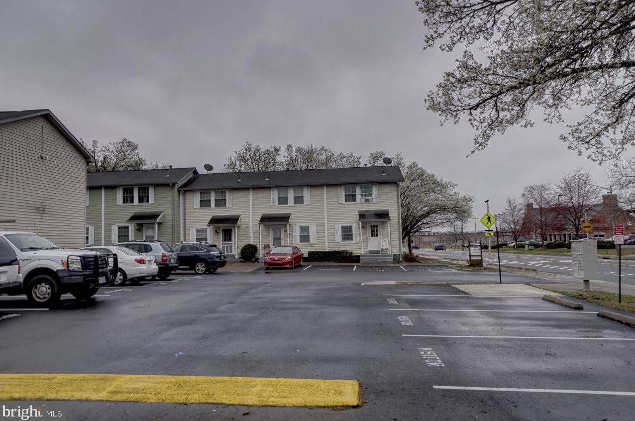 66 Plaza St Ne #105, Leesburg, VA 20176