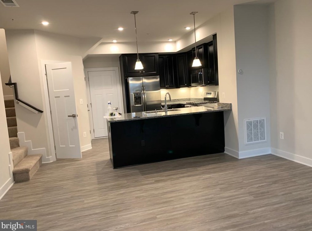 42595 Burbank Ter, Dulles VA  20166-2690 exterior