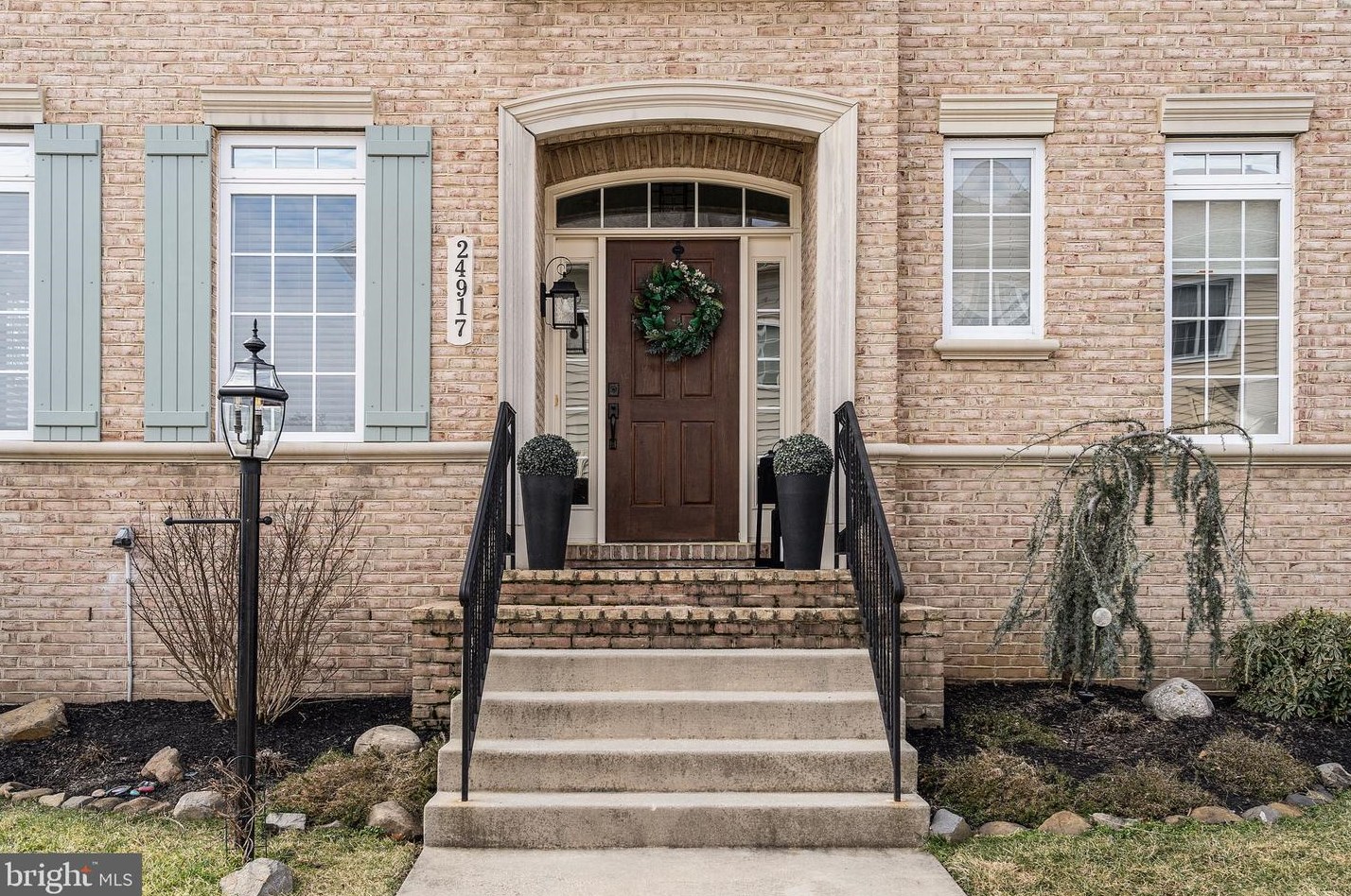 24917 Avonlea Dr, Fairfax, VA 20152-4383