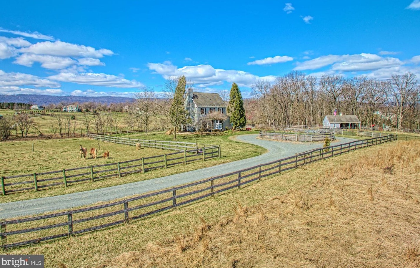 39090 Dobbins Farm Ln, Lovettsville, VA 20180