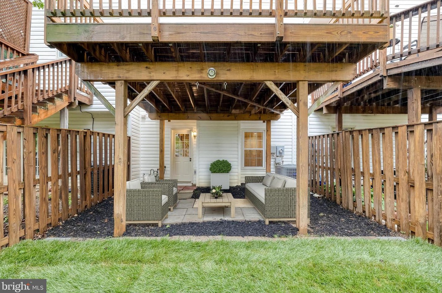 21740 Kings Crossing Ter, Ashburn VA  20147-4515 exterior