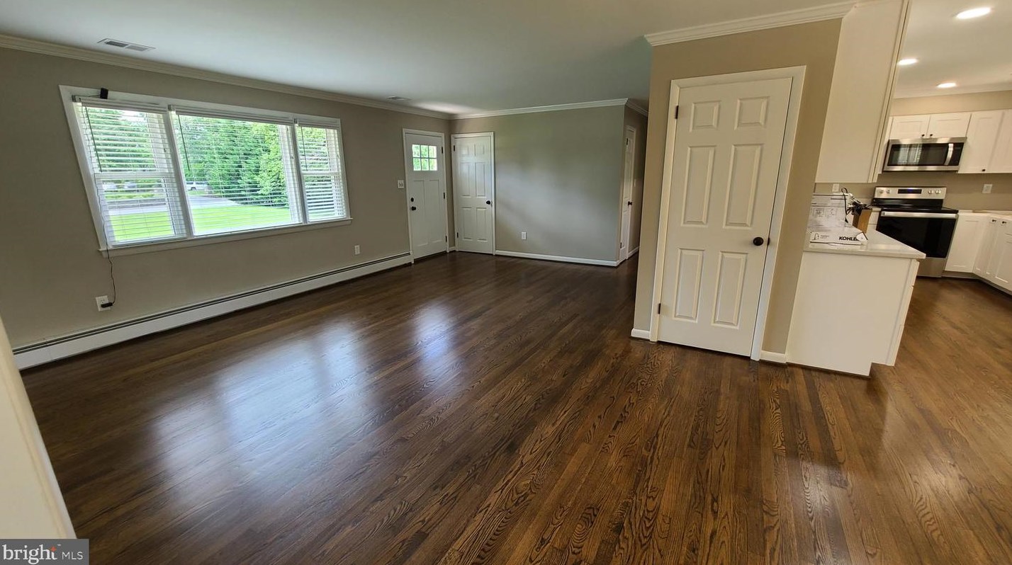 7 Cedar Dr, Dulles, VA 20164
