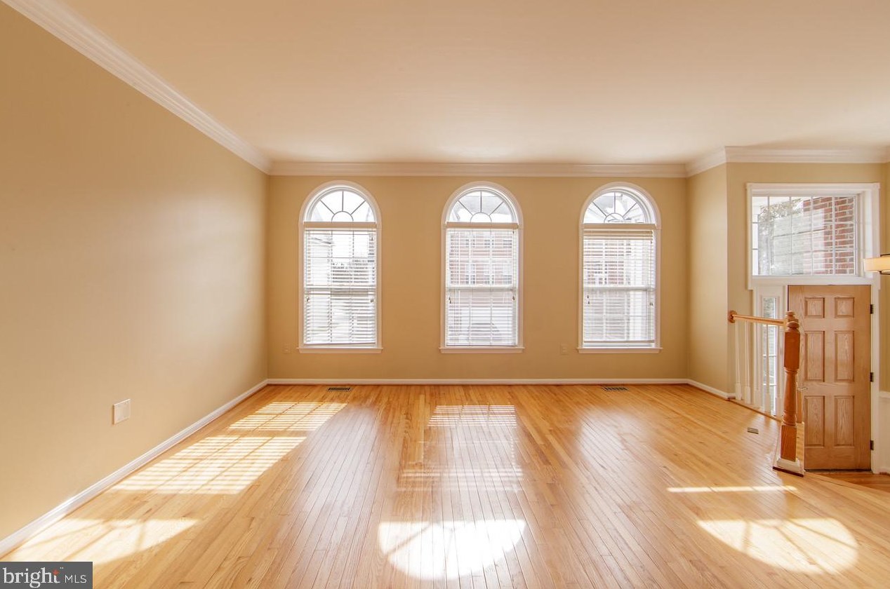43115 Shadow Ter, Leesburg, VA 20176