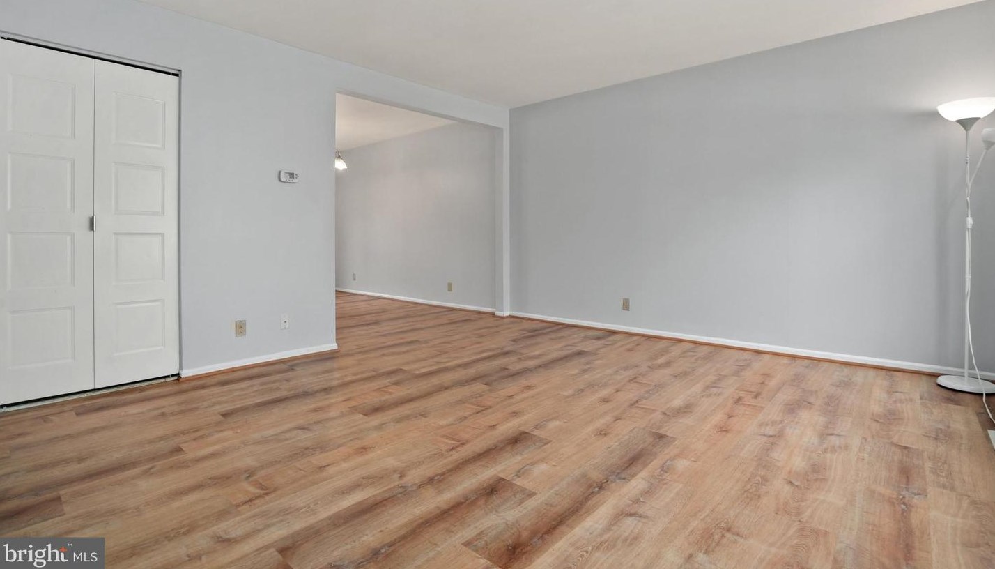 301 Cornell Dr, Dulles VA  20164-5426 exterior