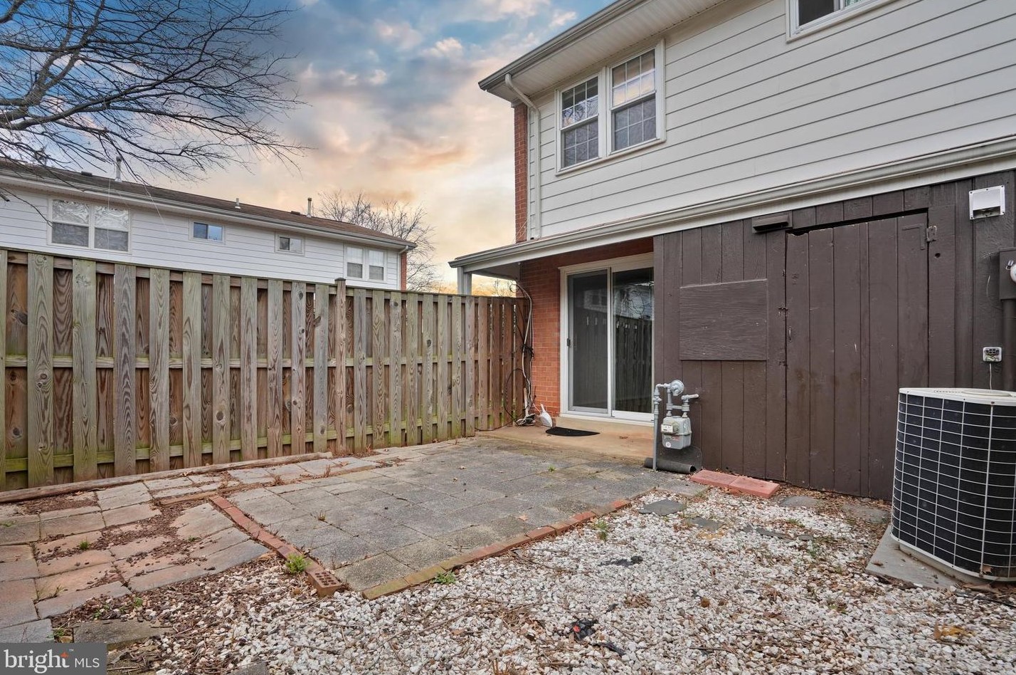 301 Cornell Dr, Dulles VA  20164-5426 exterior