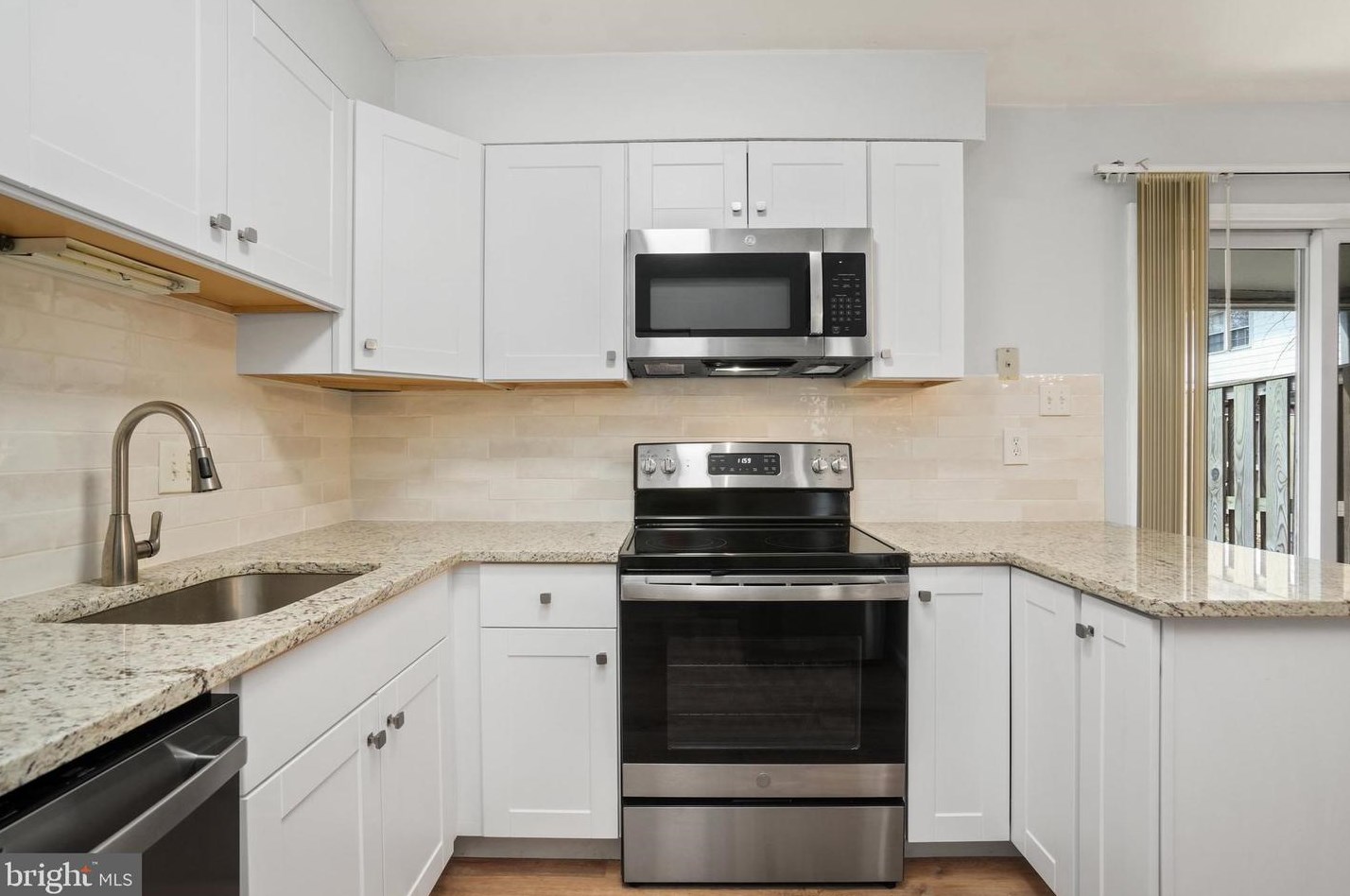 301 Cornell Dr, Dulles VA  20164-5426 exterior