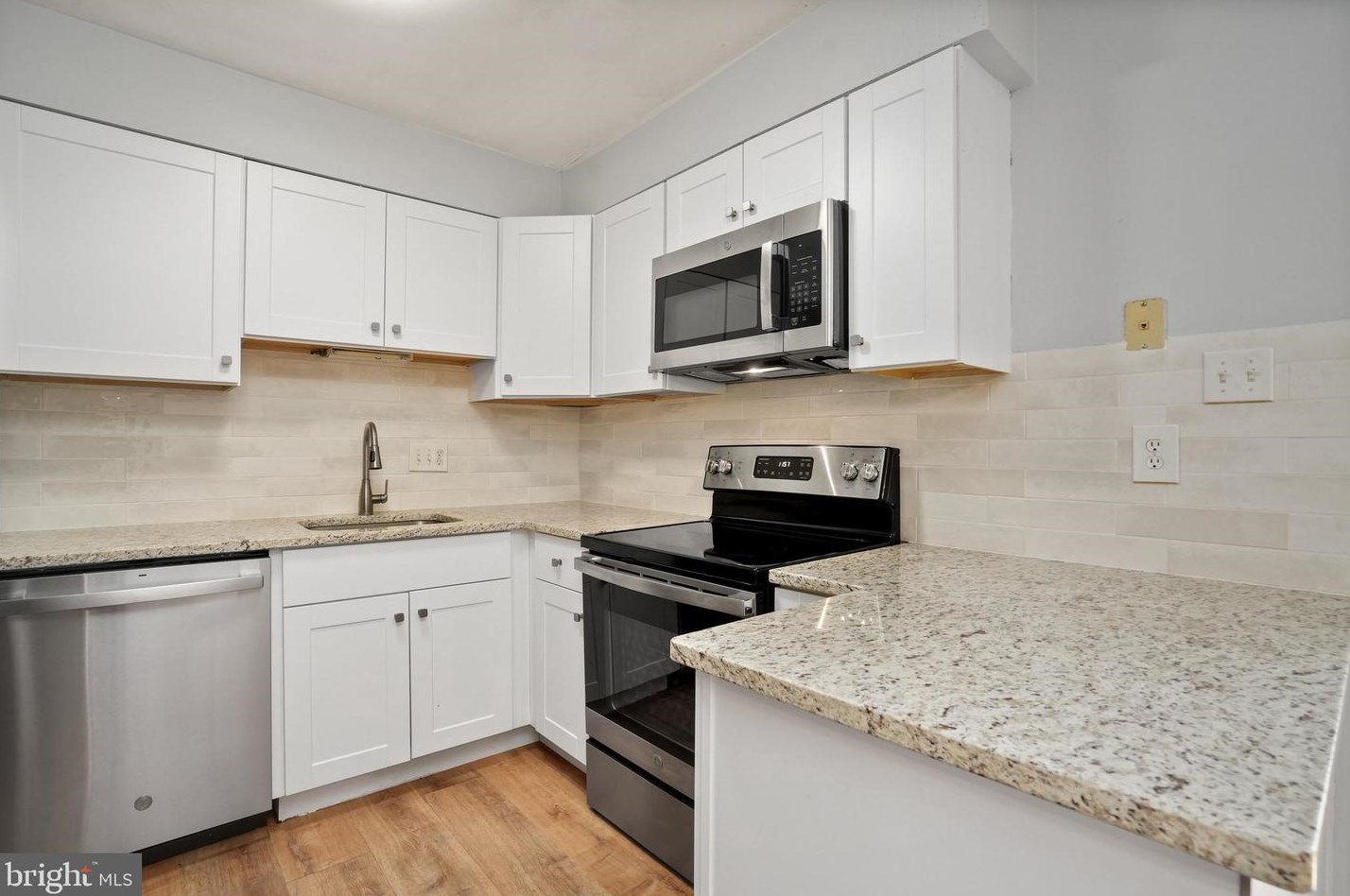 301 Cornell Dr, Dulles VA  20164-5426 exterior