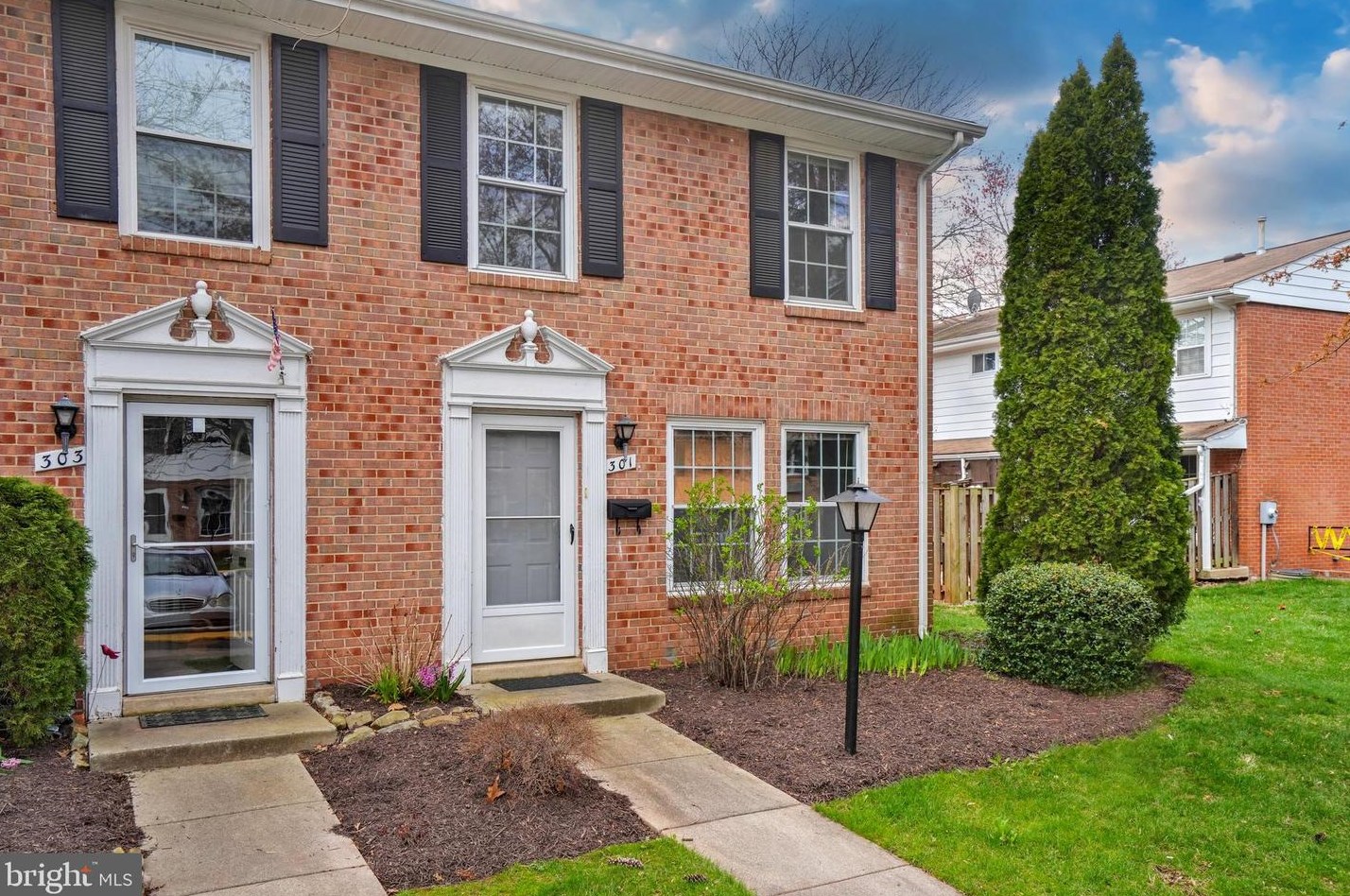 301 Cornell Dr, Dulles VA  20164-5426 exterior