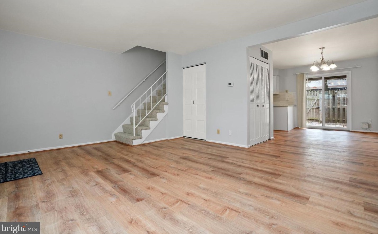 301 Cornell Dr, Dulles VA  20164-5426 exterior