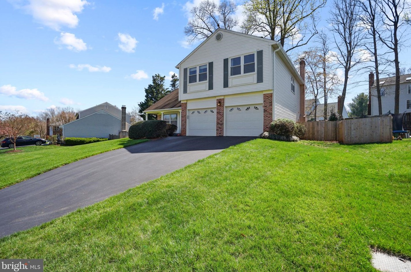 203 Markwood Dr, Dulles, VA 20165-5816