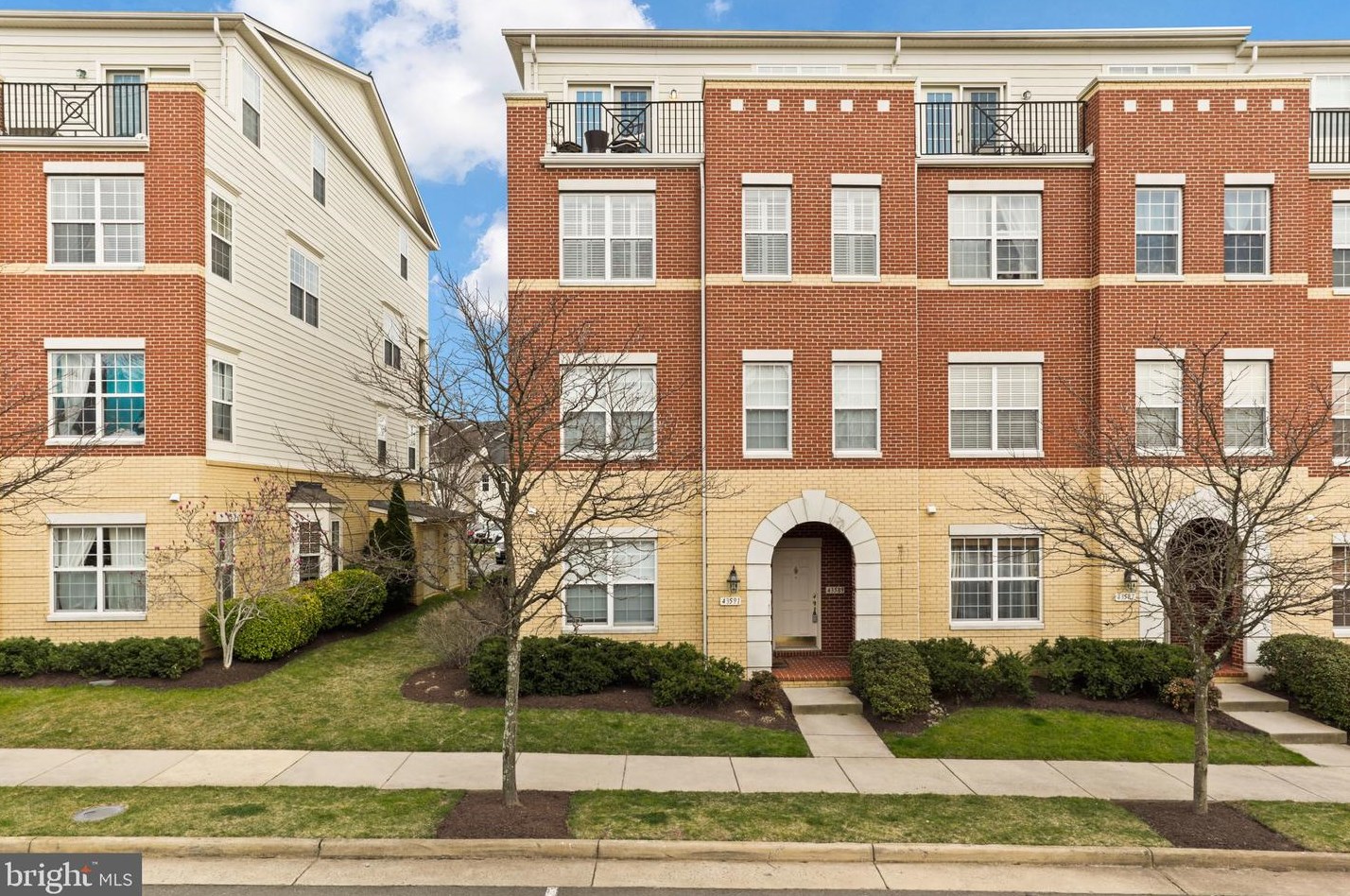 43589 Mcdowell Sq, Leesburg, VA 20176