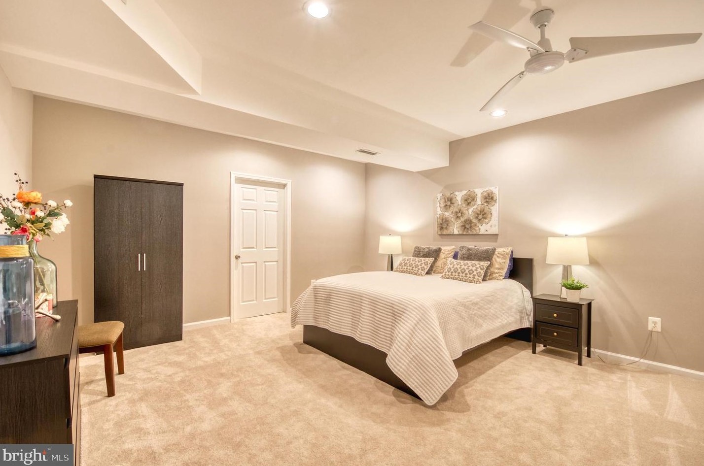 47640 Paulsen Sq, Dulles VA  20165-5193 exterior