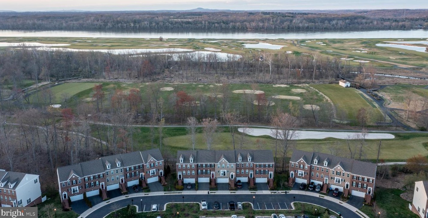 47640 Paulsen Sq, Dulles VA  20165-5193 exterior