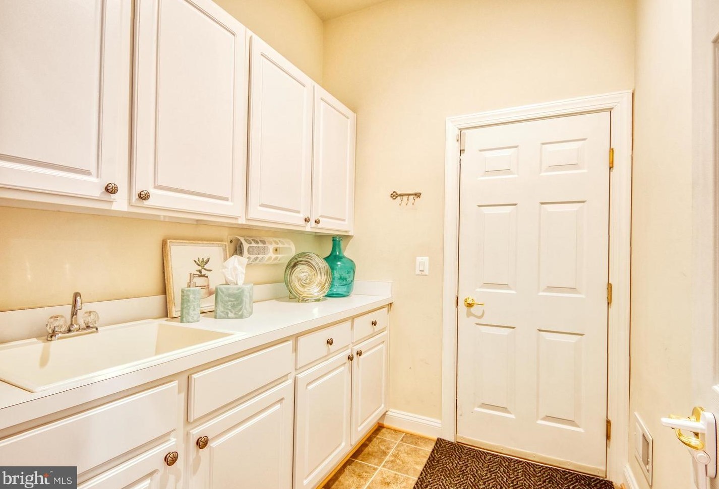 47640 Paulsen Sq, Dulles VA  20165-5193 exterior