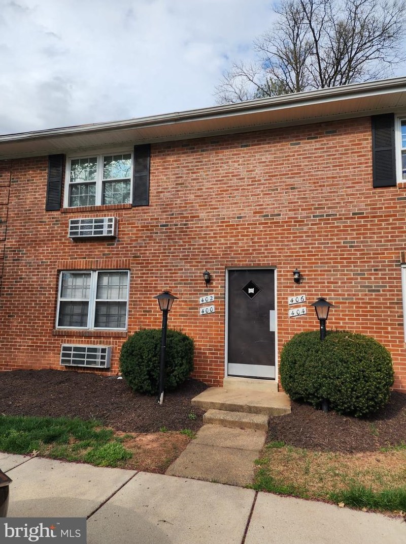 402 E Cornell Dr, Dulles, VA 20164