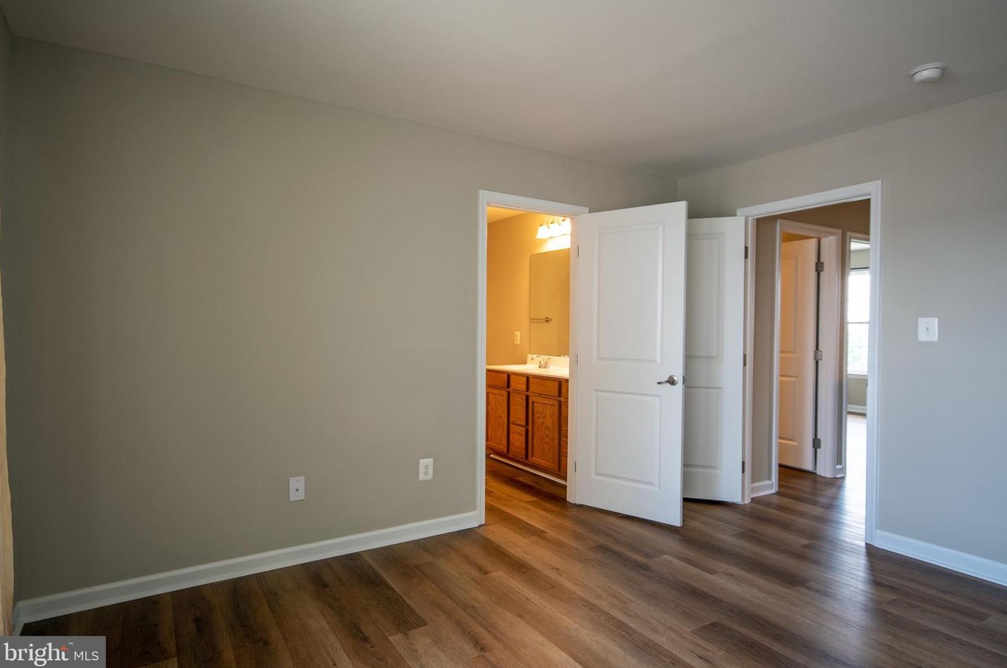 25747 Clairmont Manor Sq, Stone Ridge, VA 20105