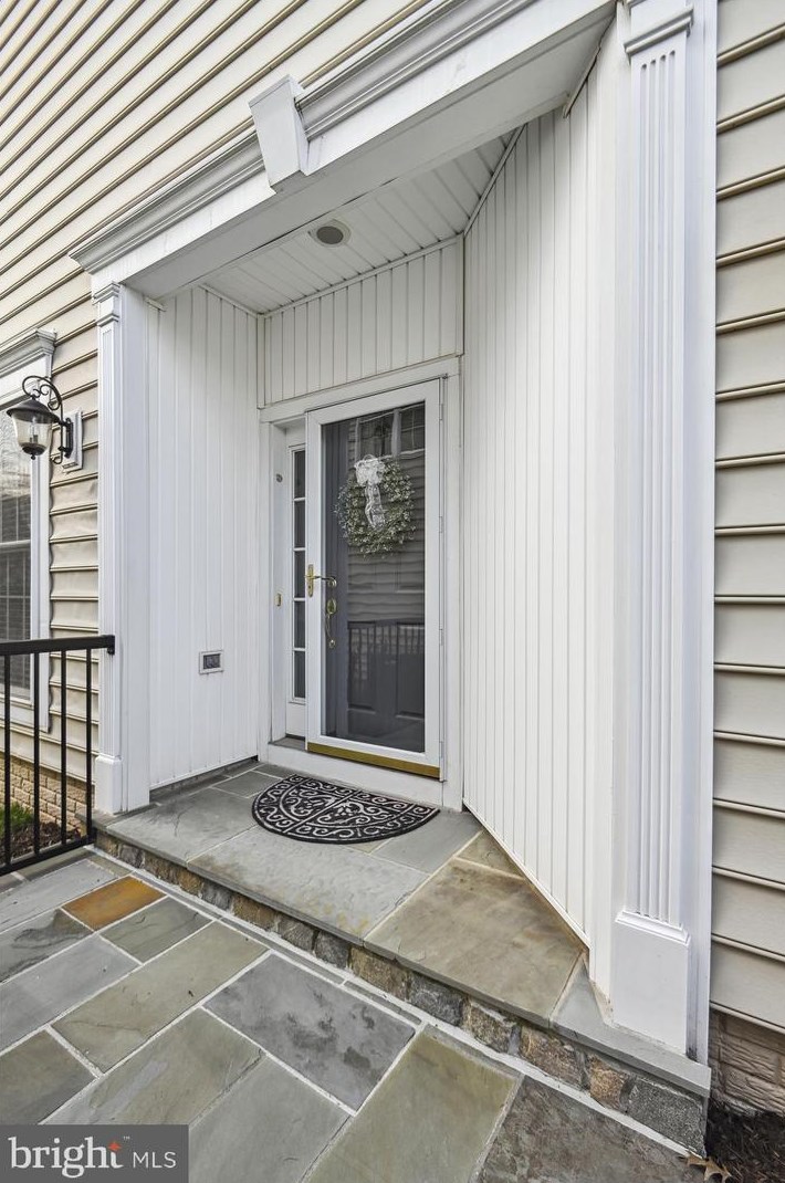 20647 Golden Ridge Dr, Ashburn, VA 20147-3872