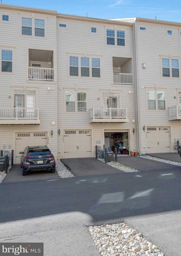 25898 Racing Sun Dr, Stone Ridge VA  20105 exterior