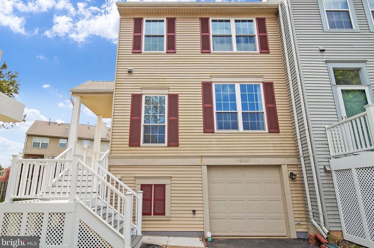 46665 Turnstone Sq, Sterling VA  20164-7025 exterior