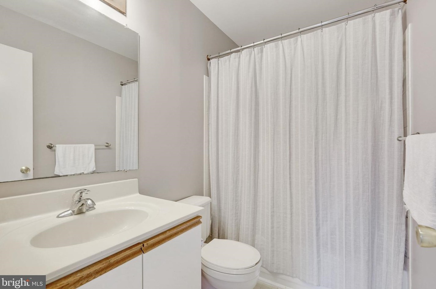 46665 Turnstone Sq, Sterling VA  20164-7025 exterior