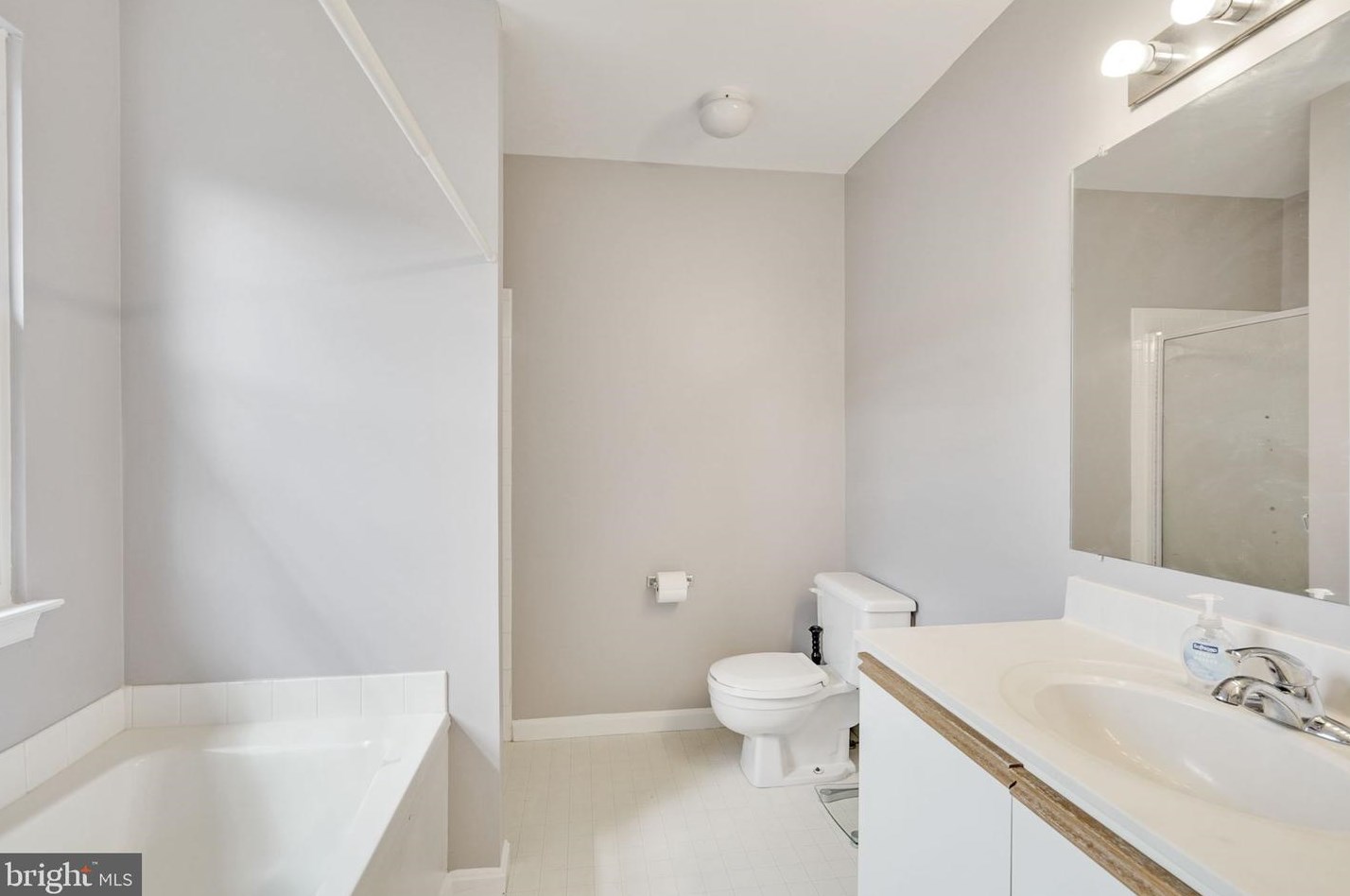 46665 Turnstone Sq, Sterling VA  20164-7025 exterior