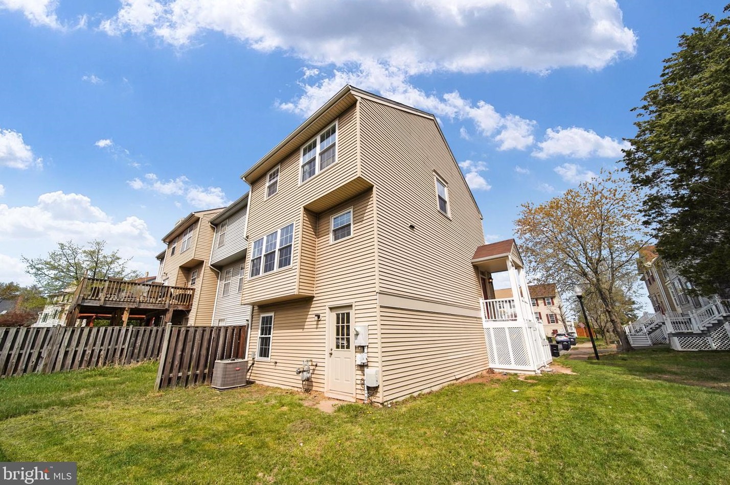 46665 Turnstone Sq, Sterling VA  20164-7025 exterior