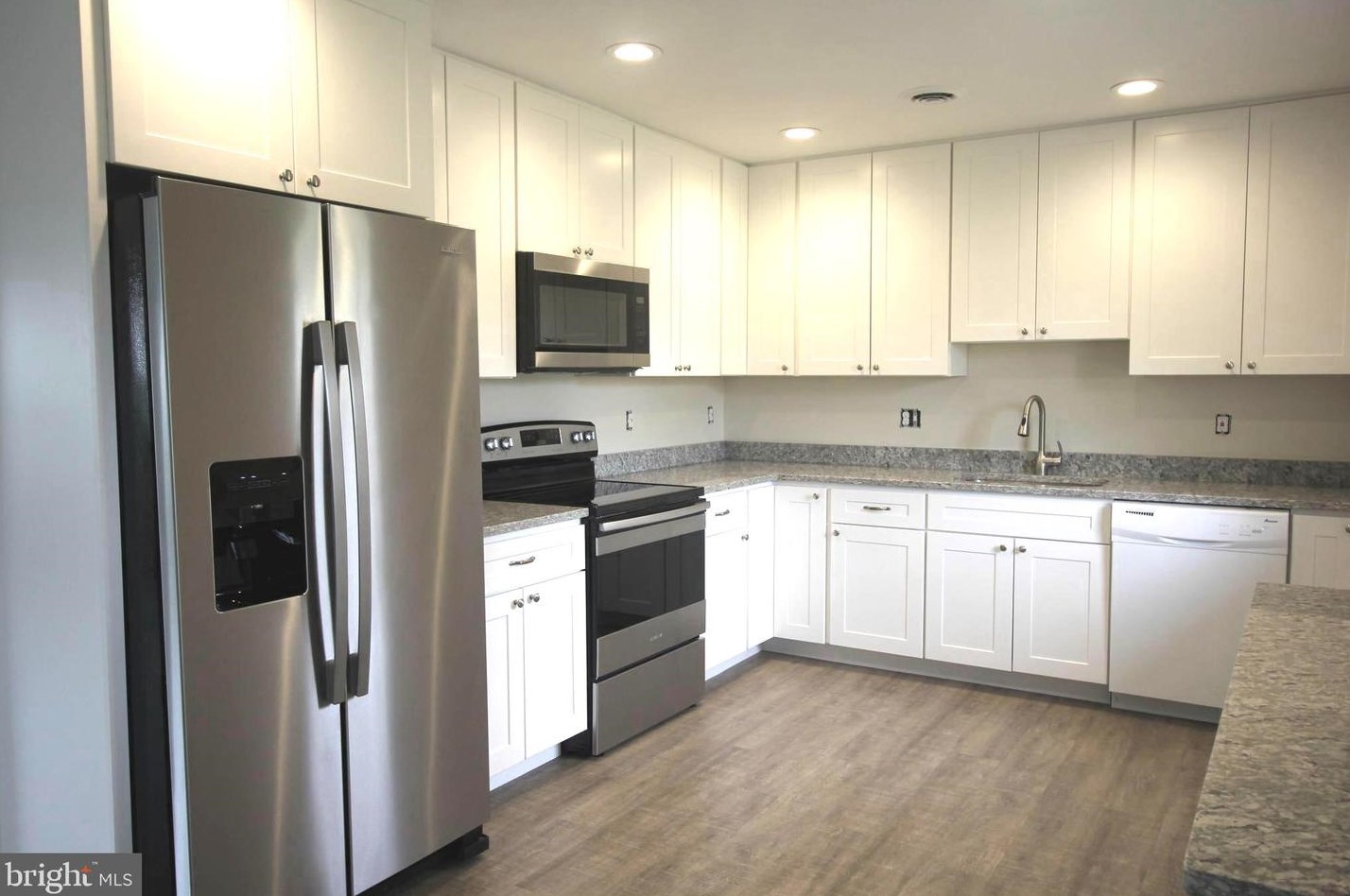 1015 E Maple Ave, Dulles, VA 20164