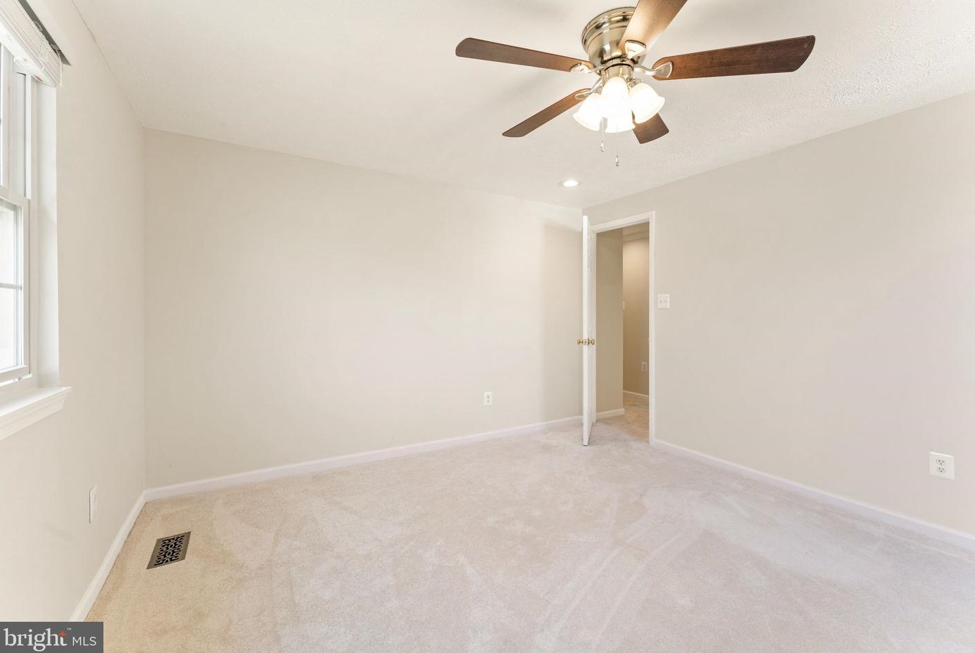 111 Gold Thorn Way, Dulles VA  20164-2816 exterior