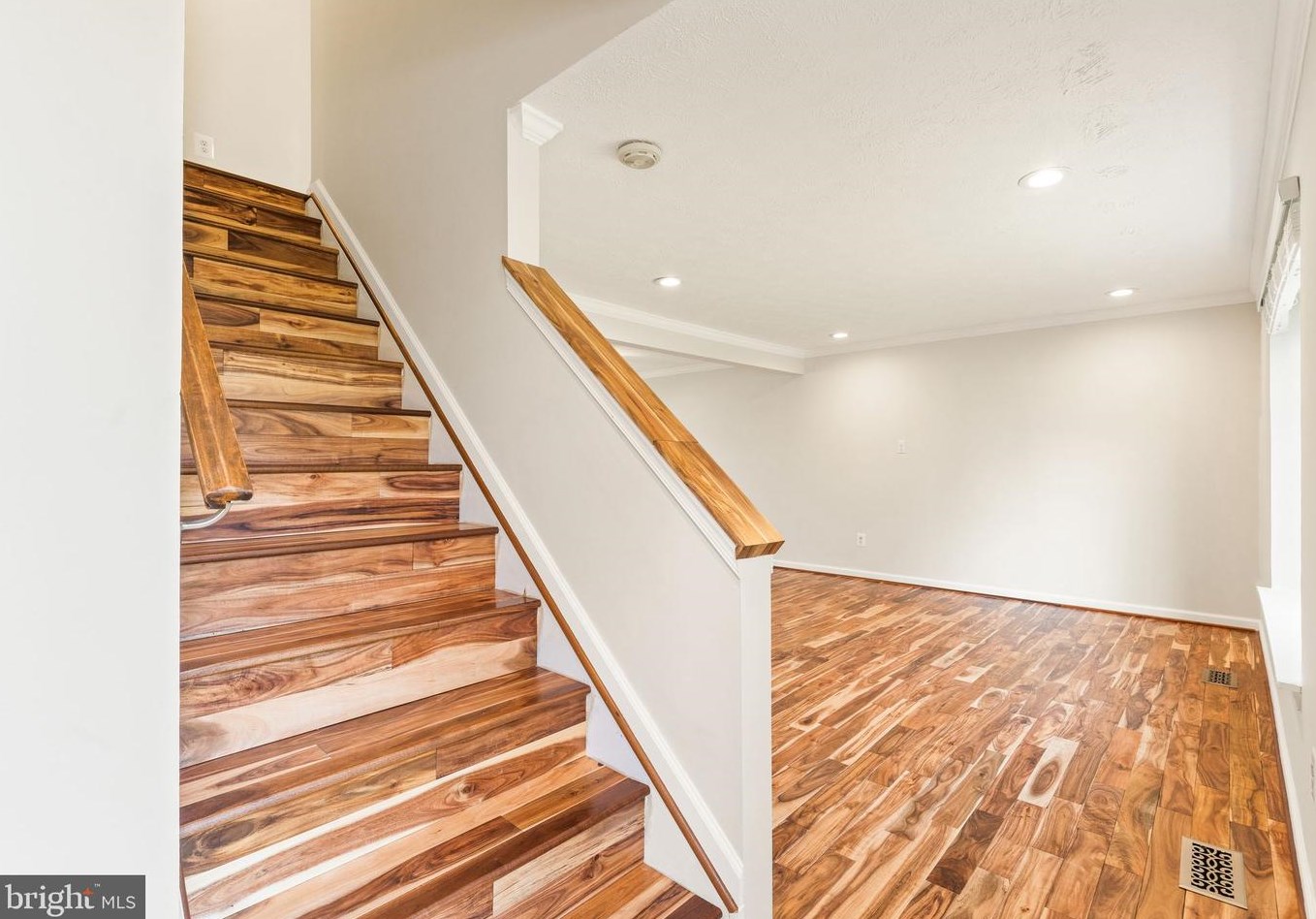111 Gold Thorn Way, Dulles VA  20164-2816 exterior