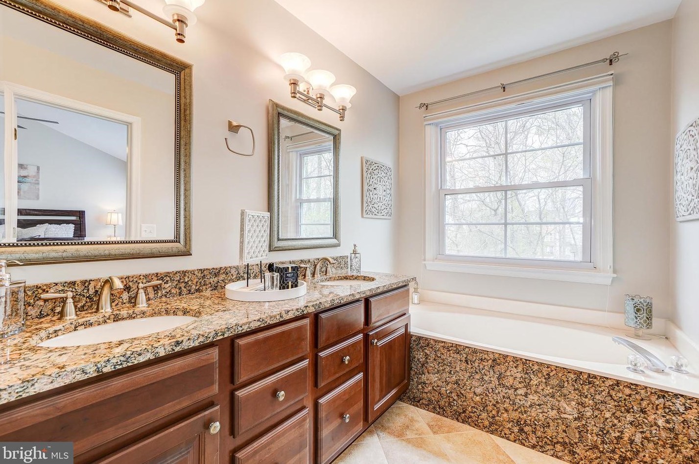 47625 Sandbank Sq, Dulles VA  20165-7465 exterior