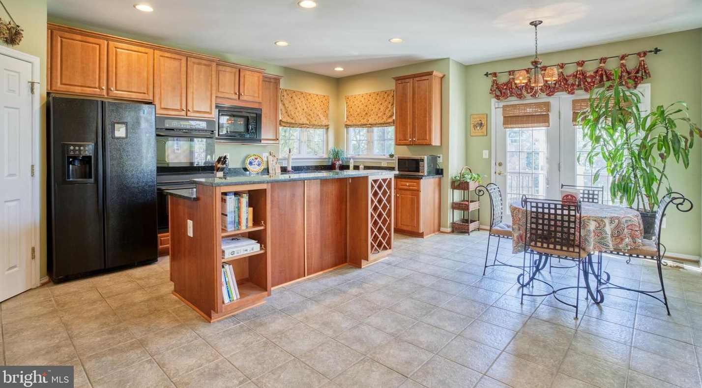 24765 Stone Pillar Dr, Stone Ridge VA  20105-2953 exterior