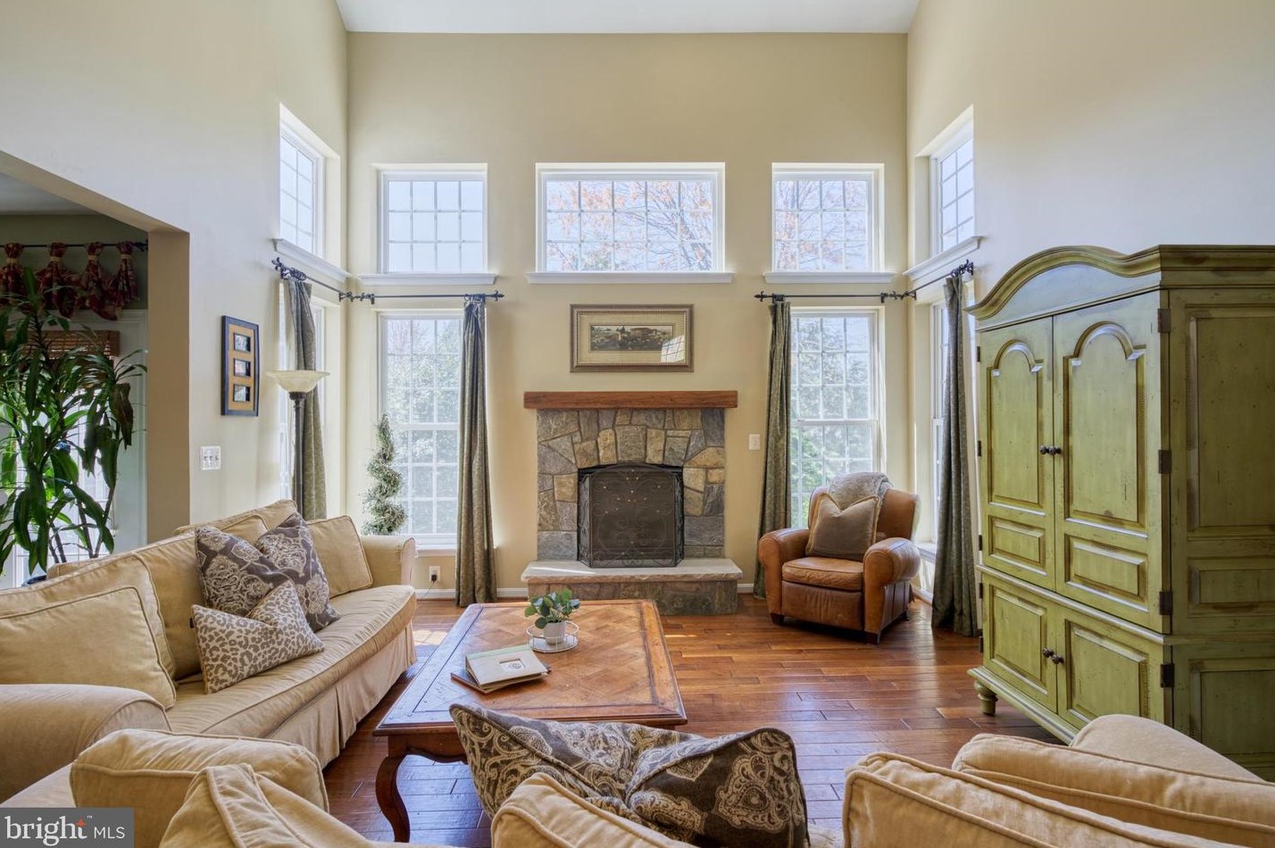 24765 Stone Pillar Dr, Stone Ridge VA  20105-2953 exterior