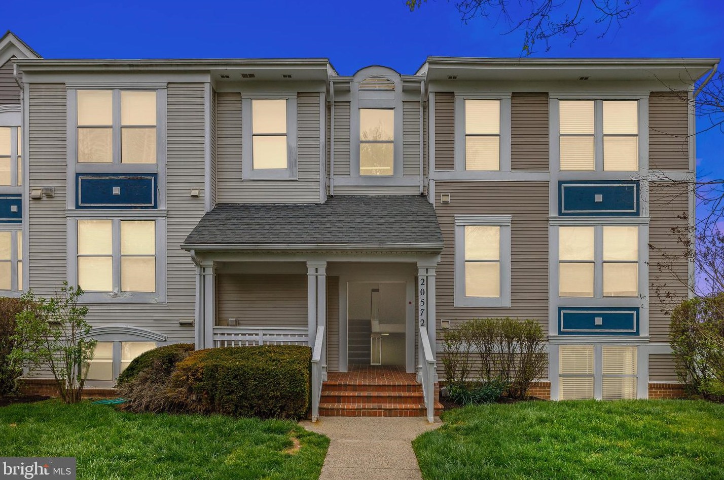 20572 Snowshoe Sq, Ashburn VA  20147-3966 exterior