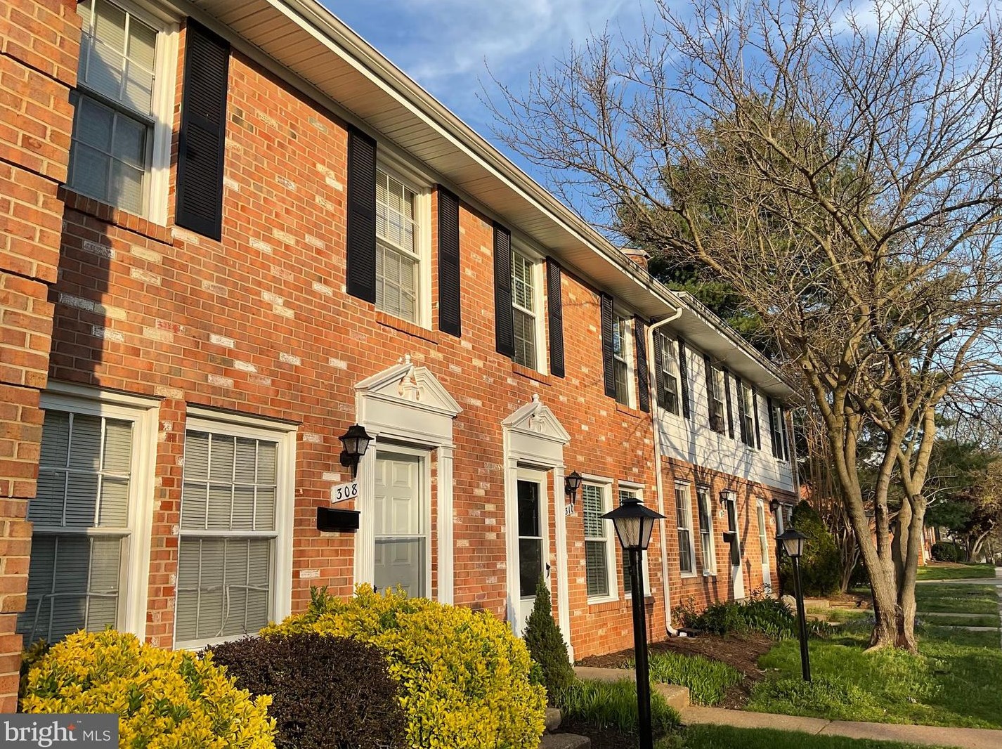 308 Cornell Dr, Dulles, VA 20164-5425