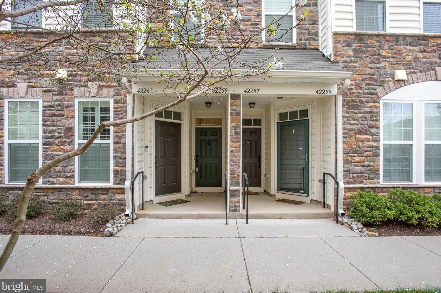 42259 San Juan Ter, Stone Ridge VA  20105-5699 exterior