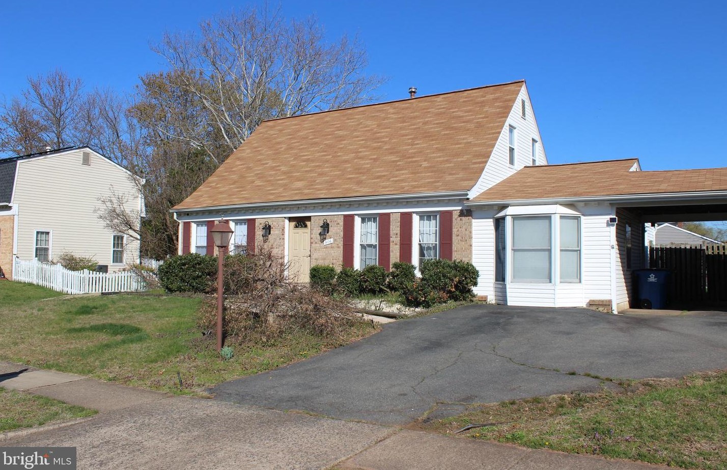 806 York Rd, Dulles, VA 20164-3713