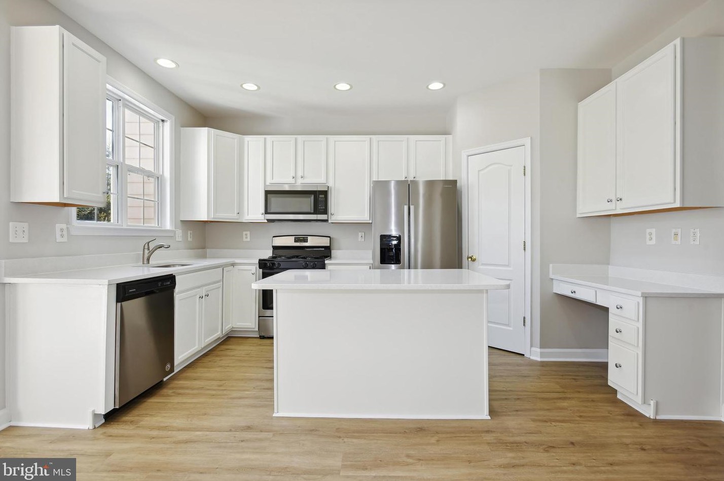 42489 Magellan Sq, Ashburn VA  20148-5609 exterior