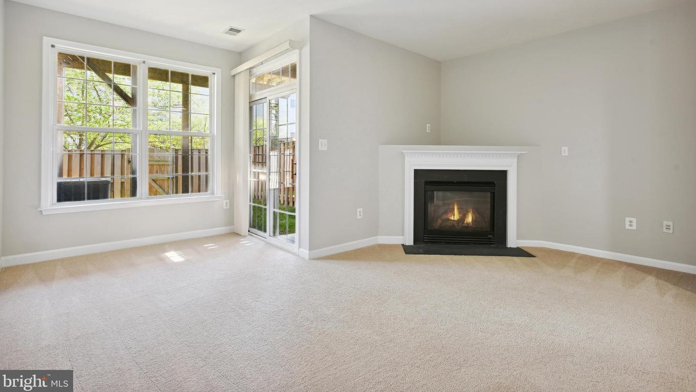 42489 Magellan Sq, Ashburn VA  20148-5609 exterior