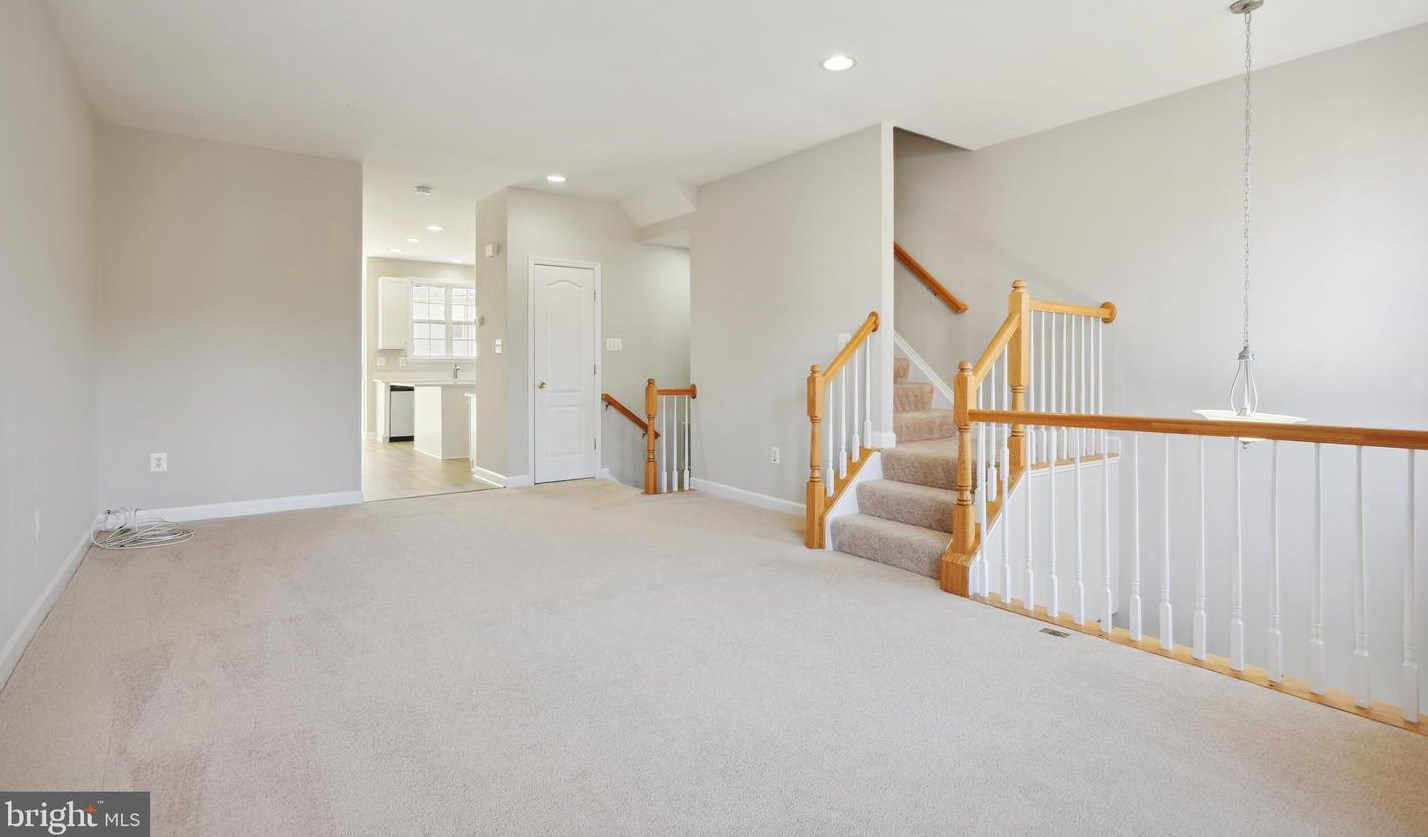 42489 Magellan Sq, Ashburn VA  20148-5609 exterior