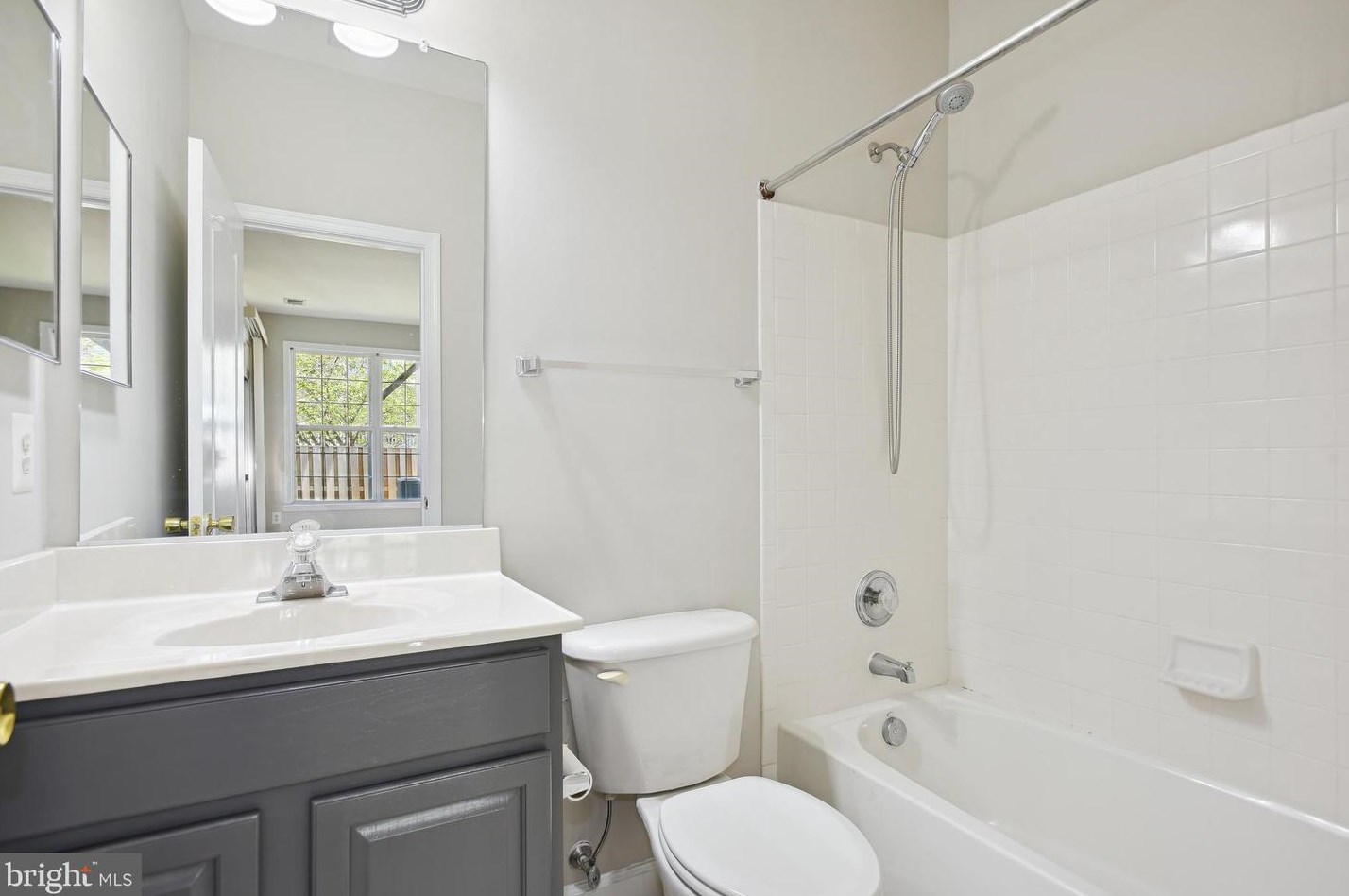 42489 Magellan Sq, Ashburn VA  20148-5609 exterior