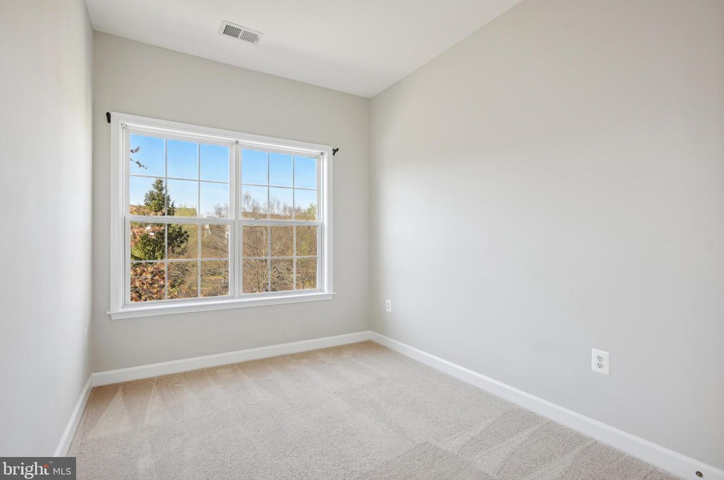 42489 Magellan Sq, Ashburn VA  20148-5609 exterior