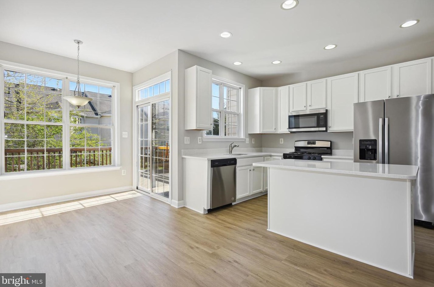 42489 Magellan Sq, Ashburn VA  20148-5609 exterior