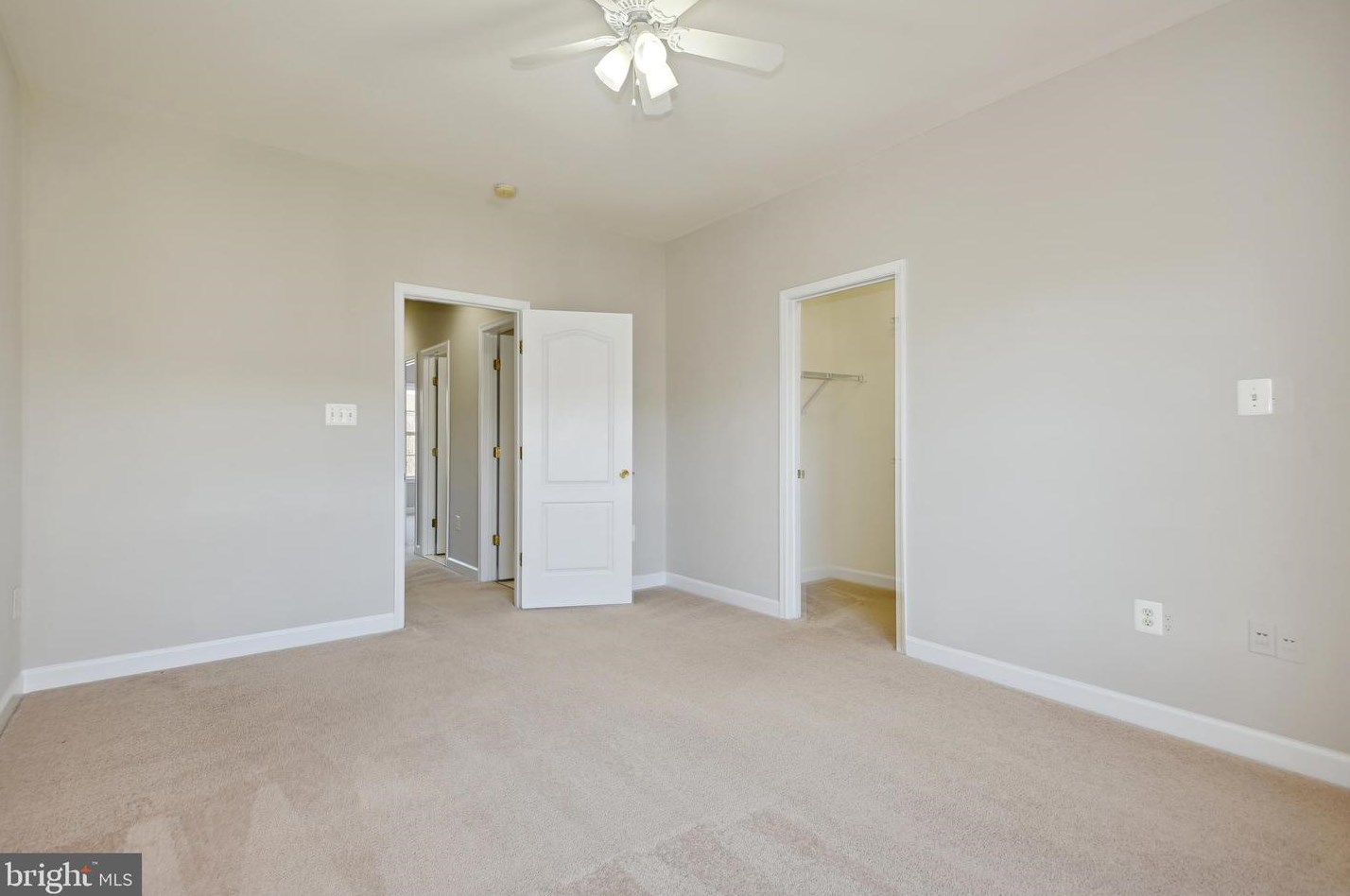 42489 Magellan Sq, Ashburn VA  20148-5609 exterior